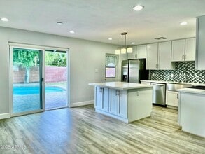 Building Photo - 8226 E Sells Dr