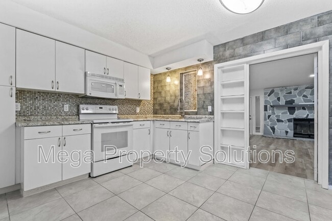 Building Photo - 15208 Omaha St