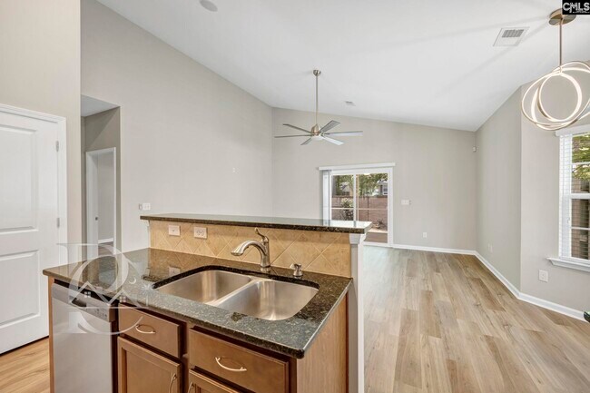 Building Photo - 161 Springhaven Dr