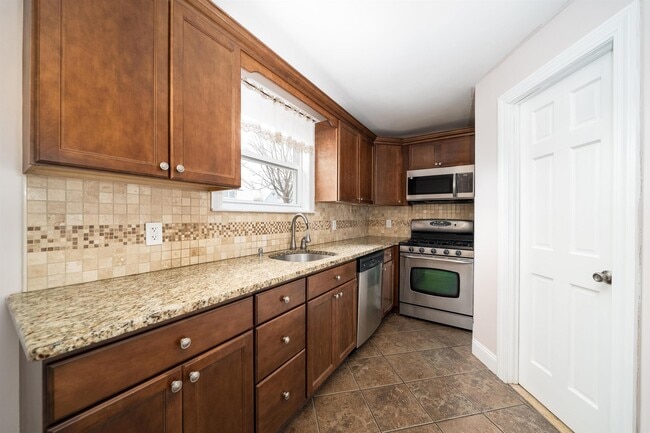 Building Photo - 46 E 16th St