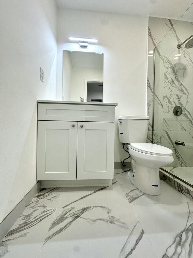 Building Photo - 906 E Tiffany Dr