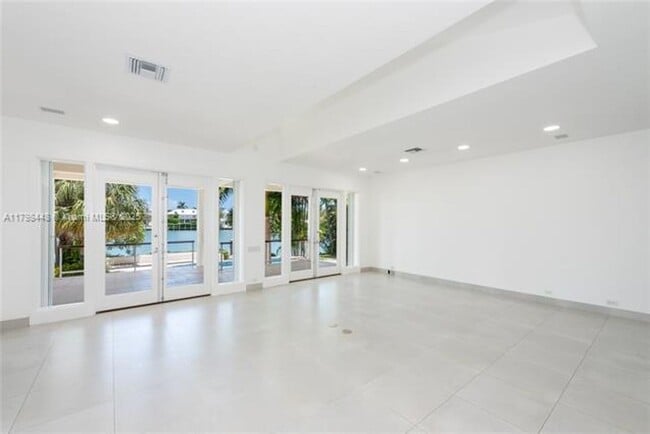Building Photo - 621 N Mashta Dr