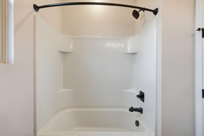 Building Photo - 641 S Davidson Ln