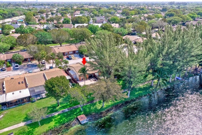 Building Photo - 2250 Buttonwood Ave