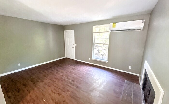 Building Photo - 5118 Linbar Dr