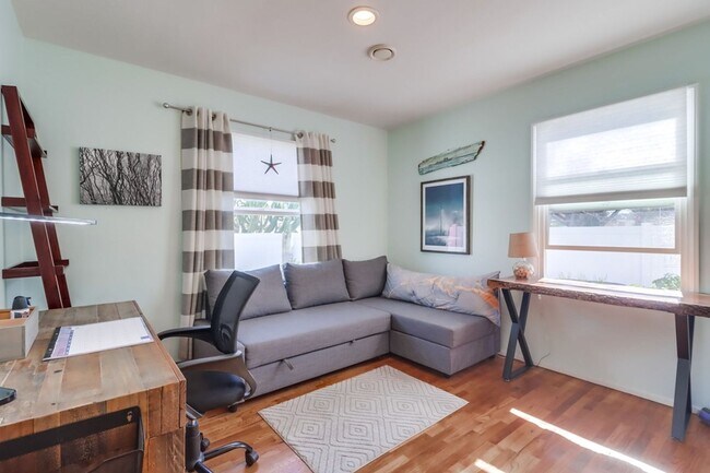 Building Photo - ***VACATION HOME AVAILABLE FROM MAY 15TH- OCTOBER 31ST*** MONTH TO MONTH