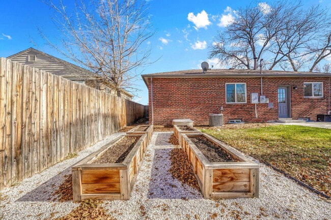 Building Photo - $3,695.00, $300 OFF First Months' Rent - 4 Bedroom, 3 Bath, Single Family Home in Denver with Fin...