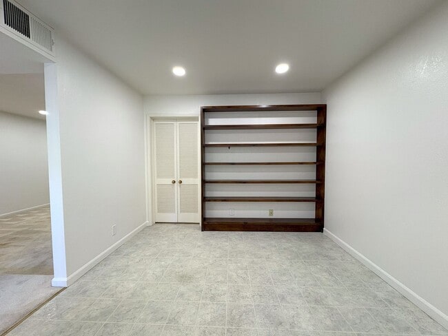 Building Photo - Beautifully Updated 3-Bedroom Townhome in ...