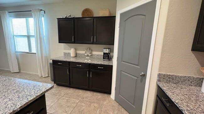 Building Photo - 30998 W Earll Dr