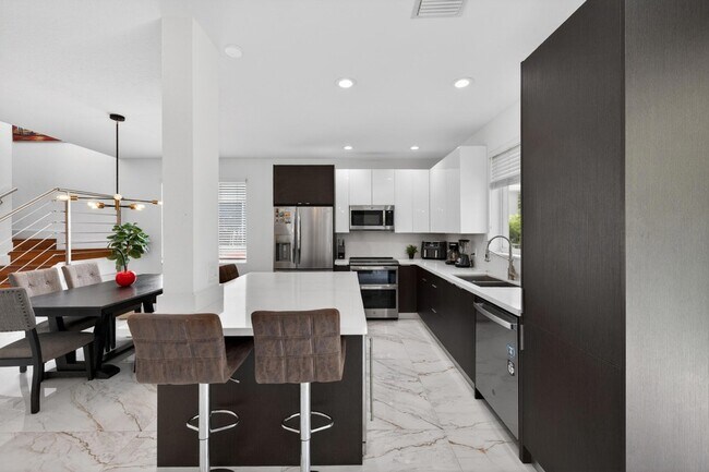 Building Photo - 1374 Canary Island Dr