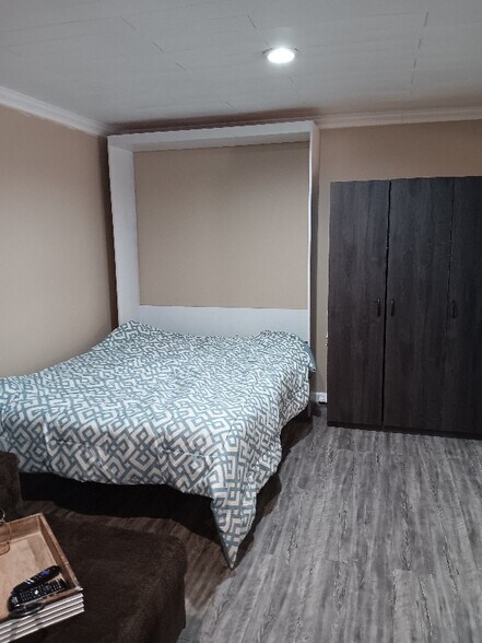 Building Photo - 5824 Pine Lake Dr