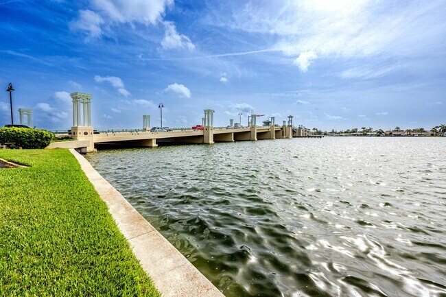 Building Photo - 500 Treasure Island Causeway