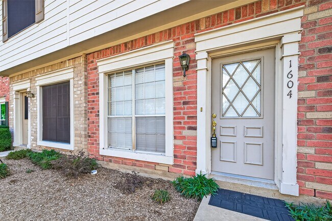 Building Photo - 2910 Grants Lake Blvd