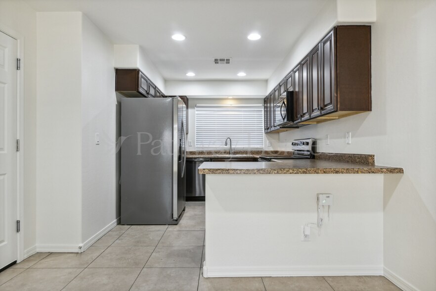 Building Photo - 207 W Latona Rd