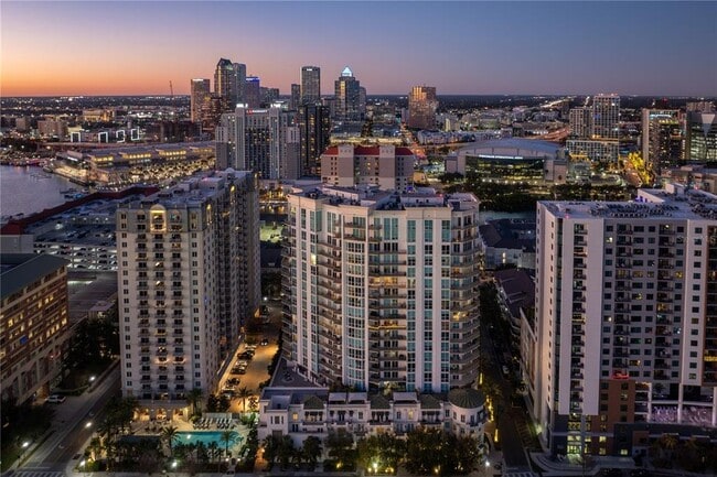 Building Photo - 450 Knights Run Ave