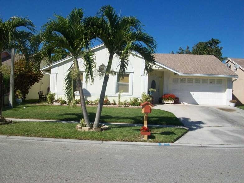 Primary Photo - 5419 Blueberry Hill Ave