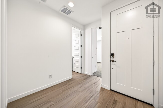 Building Photo - 4Bed/3Bath House at Thomas Rd/99th Ave! Ready for Immediate Move-In! -- Mother-In-Law Suite W/Pri...