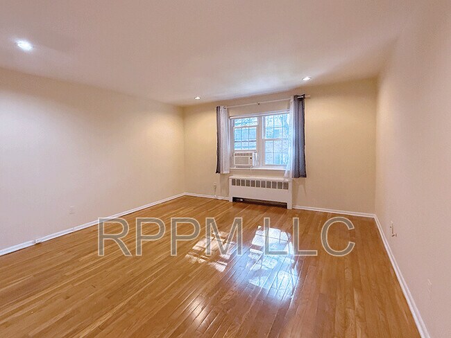 Building Photo - 24 Wedgewood Dr