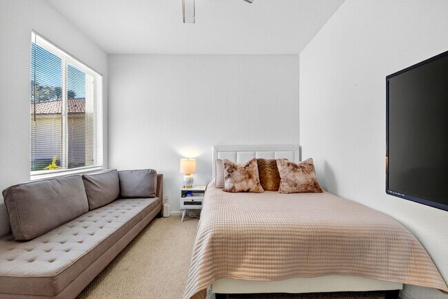 Building Photo - 2245 Sapphire Cir