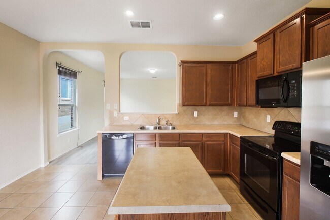 Building Photo - 3 Bedroom/2 Bath Alamo Ranch Subdivision