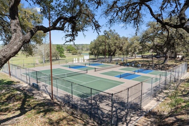 Building Photo - 312 Country Club Dr
