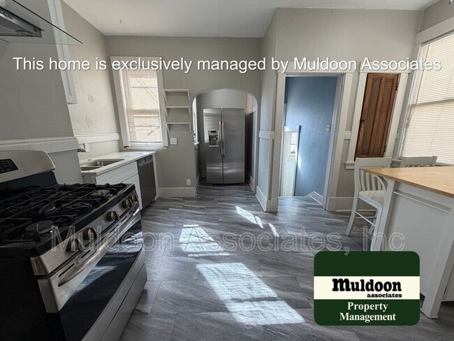 Building Photo - 705 E Platte Ave