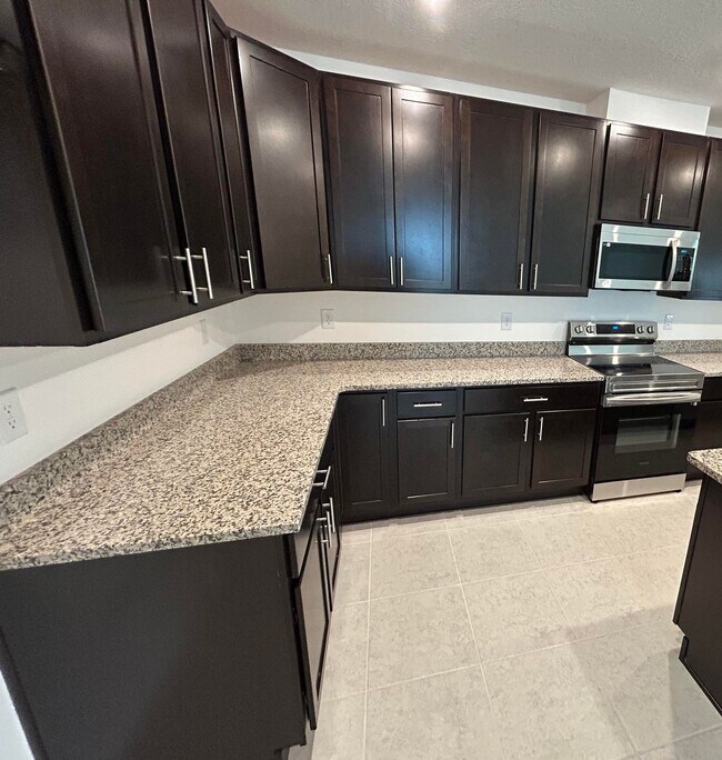 Building Photo - 1355 Kylar Dr NW