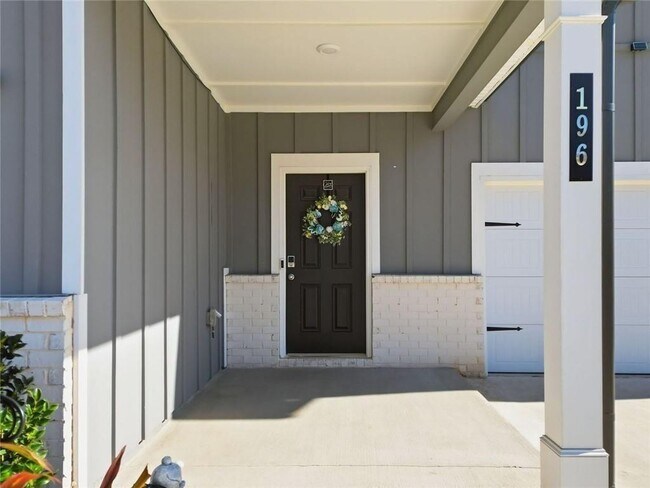 Building Photo - 196 Summit Pointe Dr