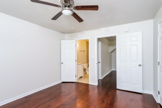Building Photo - 6923 Parkbrook Ln