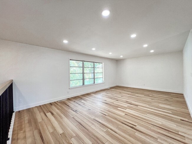 Building Photo - 2093 Kuehler Ave