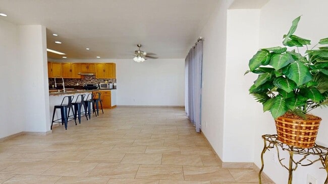 Building Photo - 4 Bedroom 2.5 Bath, 2 Car garage, Solar pa...