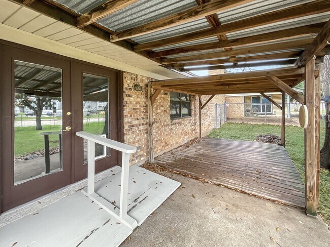 Building Photo - 841 S Atkerson Ln