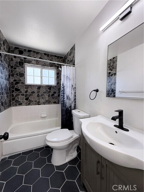 Building Photo - 175 S Vallejo Way