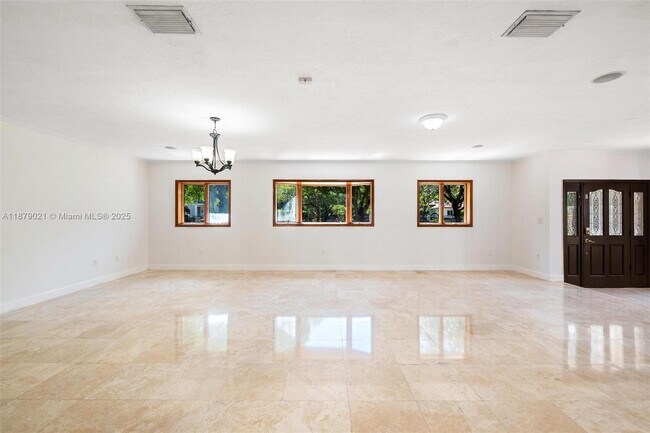 Building Photo - 11301 SW 91 Ave