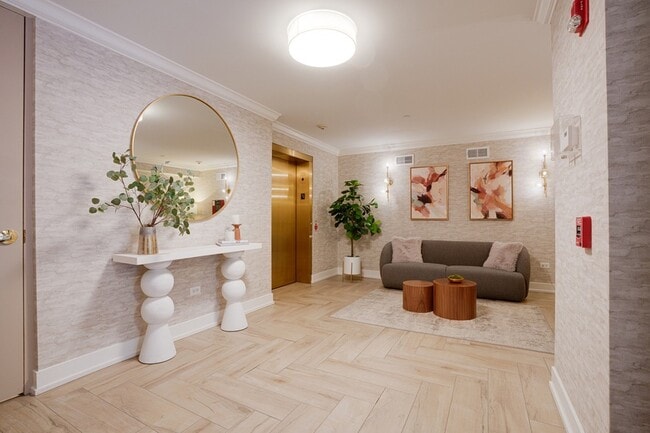 Building Photo - 1781 Tudor Ln