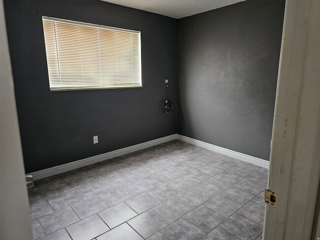 Building Photo - 205 N 400 W