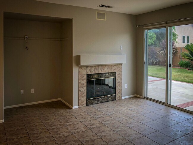Building Photo - 3 Bedroom Home in the Desirable Paloma Del...