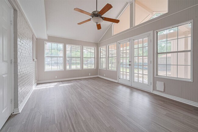 Building Photo - 210 N Shirley Ln