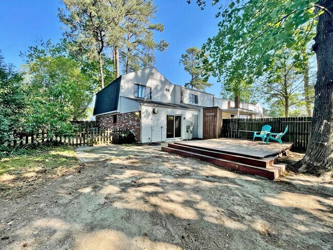 Building Photo - READY 11-07-25!! 3-Bedroom Townhome at the...