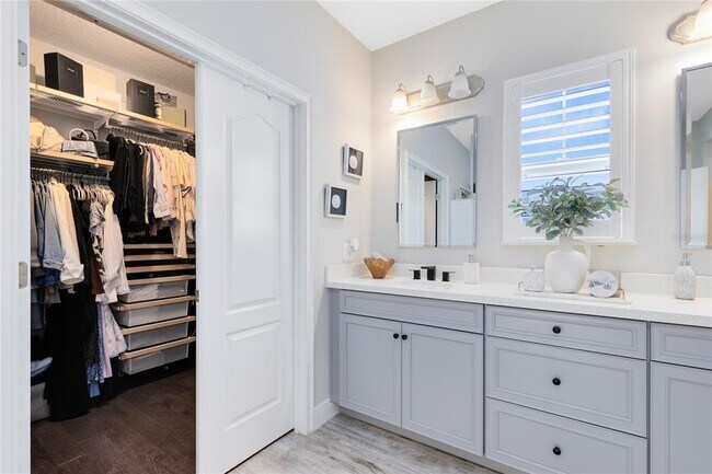 Building Photo - 9374 Reymont Street