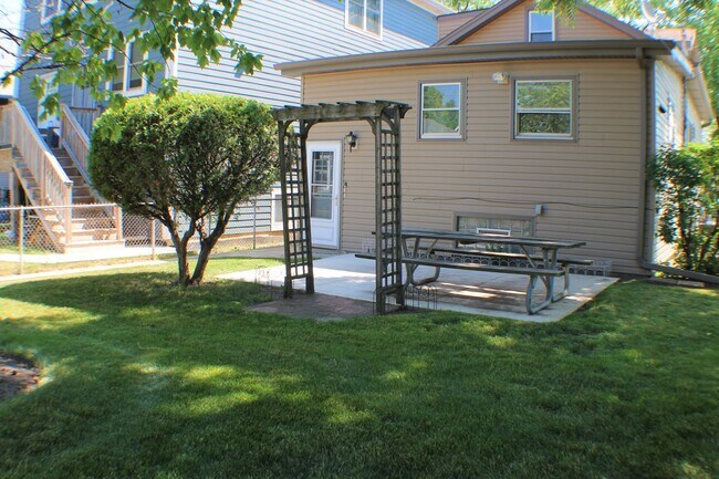 Building Photo - 2610 Hessing St