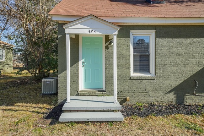 Building Photo - 373 Spring St SW