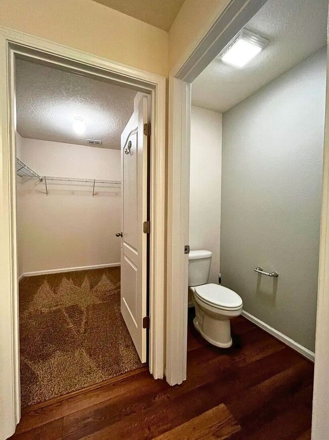 Building Photo - 4/2 with Community Amenities