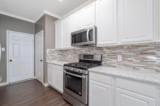 Building Photo - 17139 Oakwood Chase Dr