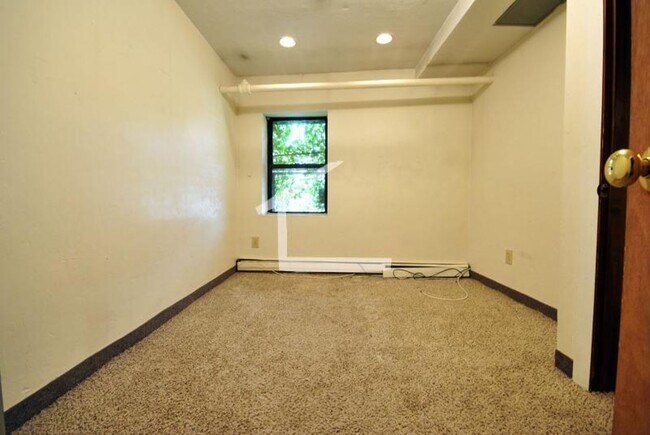 Building Photo - 9/1 No Fee! Spacious 3BR in Hemenway St by Northeastern!