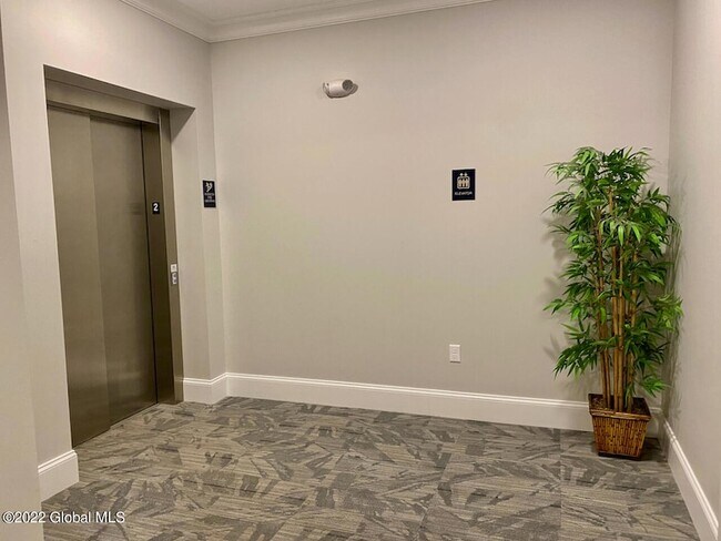 Building Photo - 77 Van Dam St