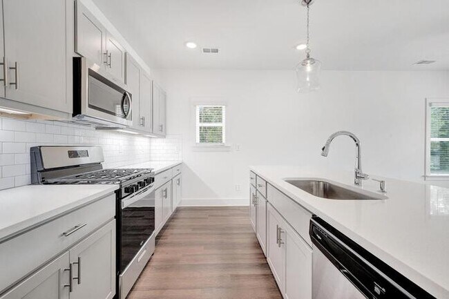 Building Photo - 128 Huntley Dr