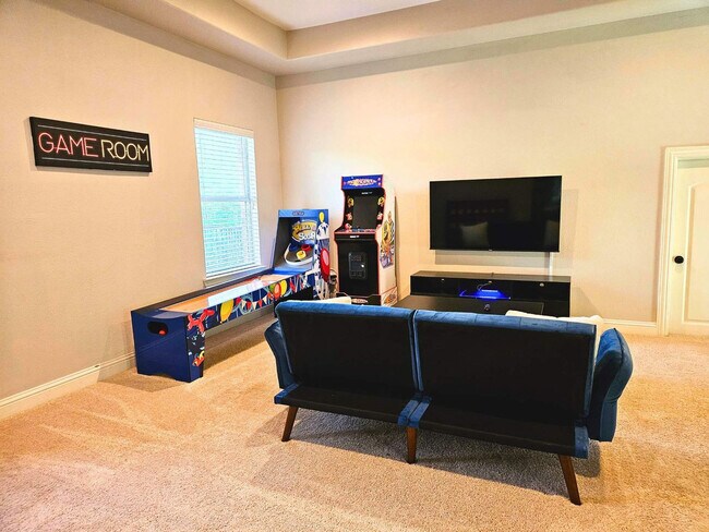 Building Photo - 200 Cove Dr