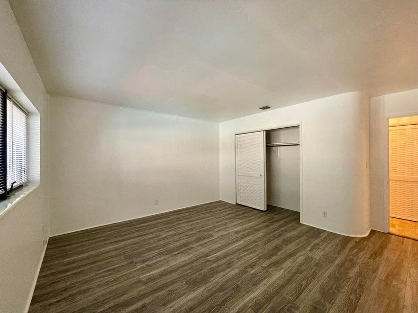 Building Photo - 2725 NE 27th Ct