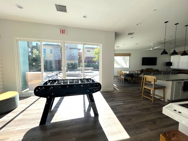 Building Photo - 3 bed, 4 bath located in Rancho Cucamonga!